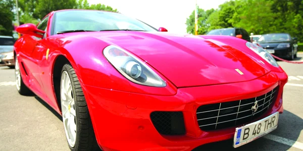 Clienţii preferă automobilele din clasele de lux