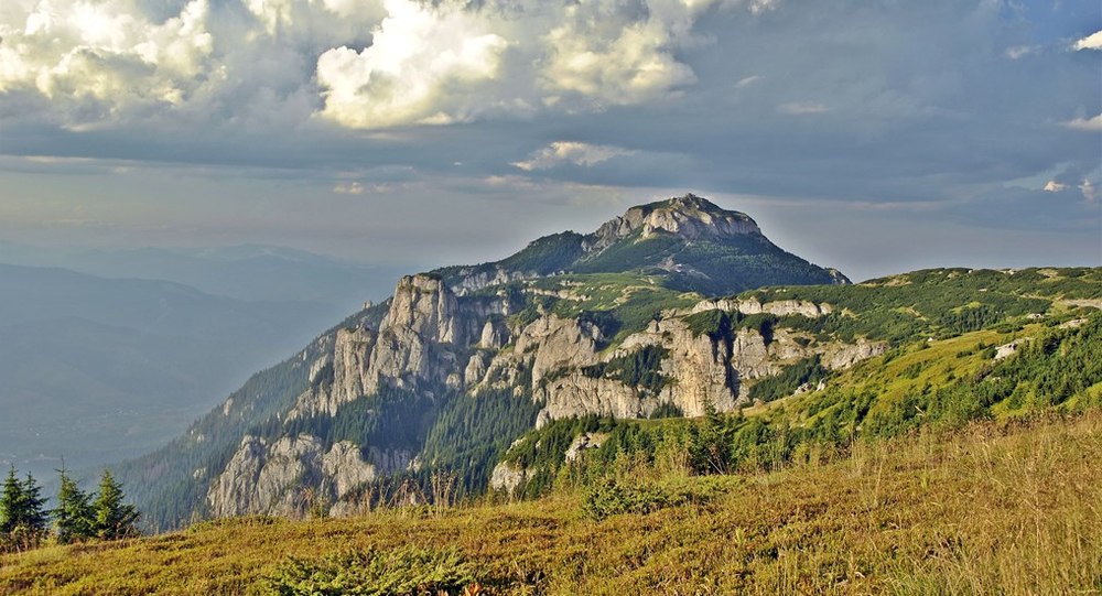 Povestea Dochiei şi a schitului spulberat de avalanşă de-a „îngropat tăţi săhaştrii“. Legendele din Ceahlău 