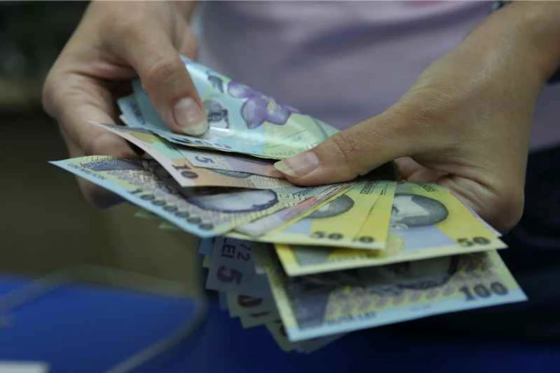 
    Directorii şi secretarii de stat au uneori salarii mai mari decât miniştrii. (Foto arhivă)  