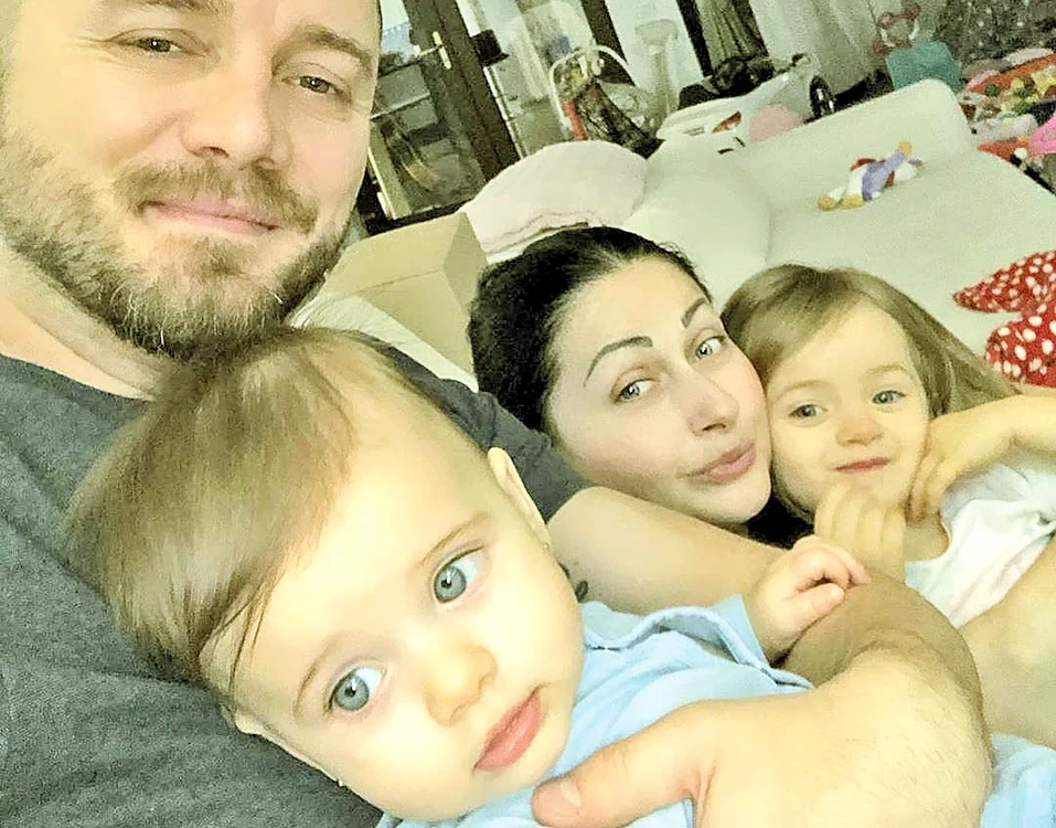 Tavi, Iris, Gabriela și Bella au dat petrecere acasă