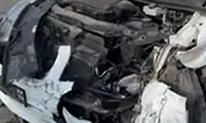 Una dintre mașinile distruse în parcarea Complexului Dragonul Rosu  FOTO: Captură video TikTok botantextil