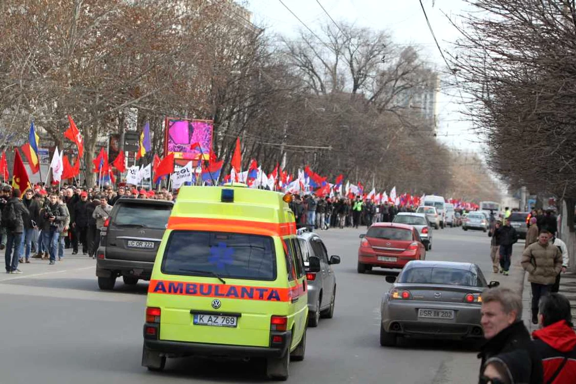 Pe bulevardul Ştefan cel Mare s-a circulat doar pe o singură bandă
