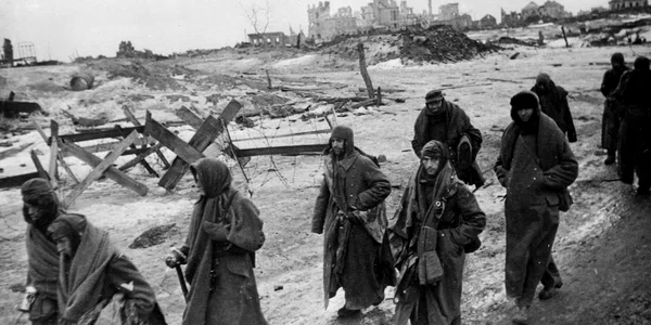 batalia de stalingrad 1 februarie 1943 soldati germani prizonieri profimedia 0711175864 jpg