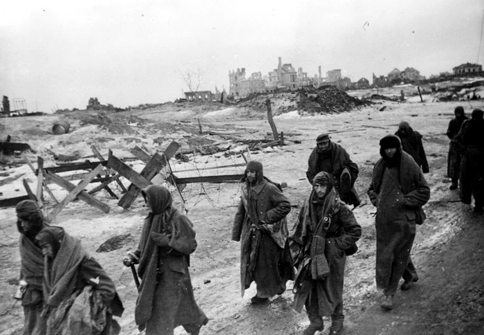 Soldați germani prizonieri după ce au fost învinși la Stalingrad | 1 februarie 1943| Foto Profimedia