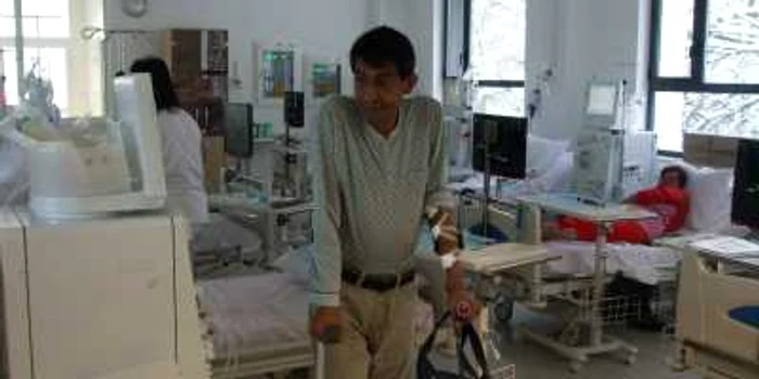 Bolnavi care se tratează la centrul de dializă