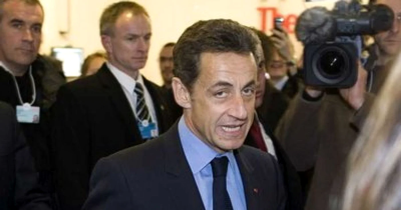 Posterul de pe site-ul oficial al partidului lui Nicolas Sarkozy stârneşte reacţii