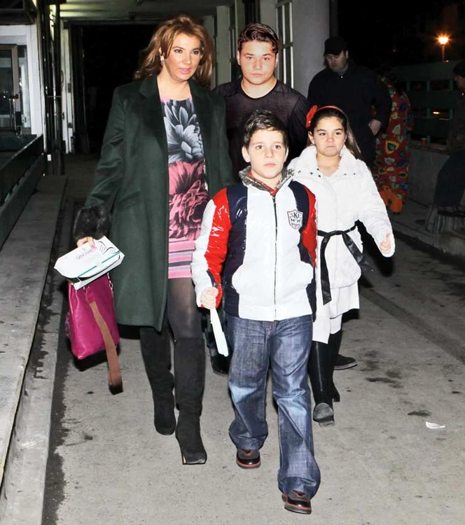 
    Alina i-a făcut doi copii lui Borcea  