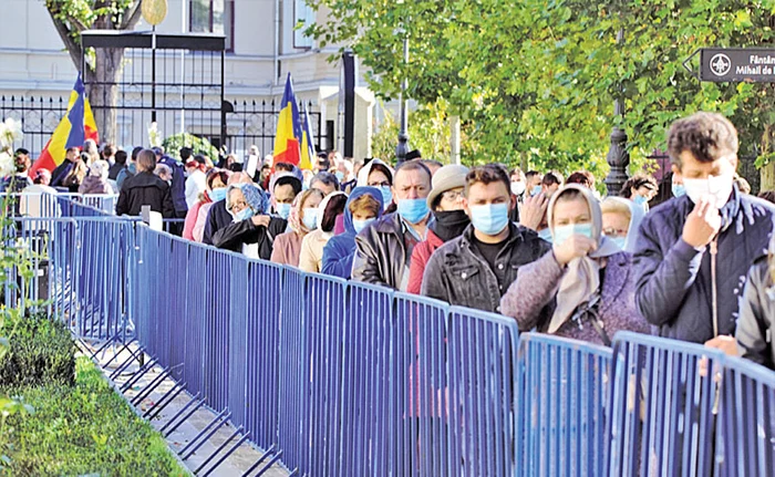 
    Ieri se stătea la coadă  aproximativ o oră  