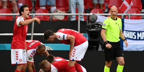 Christian Eriksen prăbuşit pe teren - meciul Danemarca - Finlanda - EURO 2020 - 12 iun 2021 / FOTO AFP