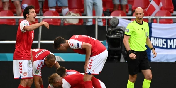 Christian Eriksen prăbuşit pe teren - meciul Danemarca - Finlanda - EURO 2020 - 12 iun 2021 / FOTO AFP