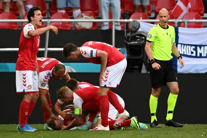 Christian Eriksen prăbuşit pe teren - meciul Danemarca - Finlanda - EURO 2020 - 12 iun 2021 / FOTO AFP