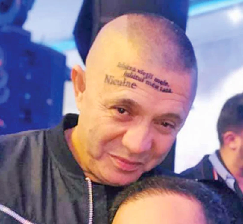 Nicolae Guţă a trecut pe la salonul de tatuaj