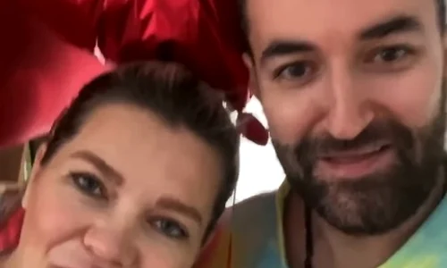 1 fetita lui smiley si a ginei pistol jpg jpeg