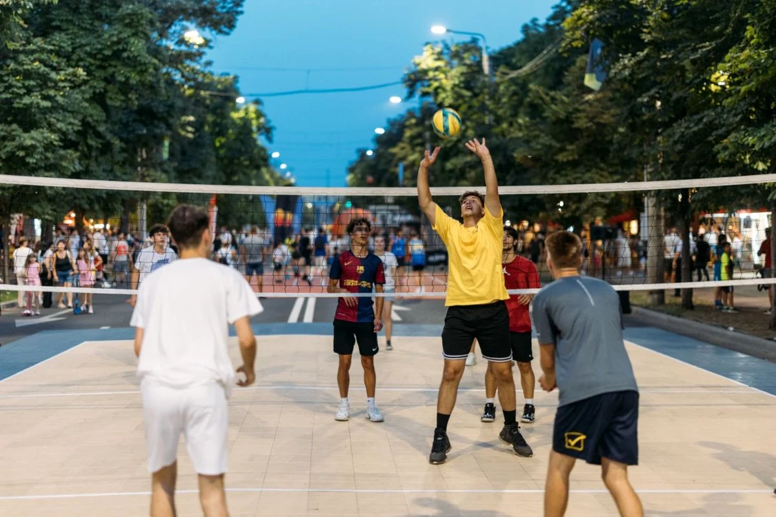 S-a jucat și volei pe Bulevardul Castanilor