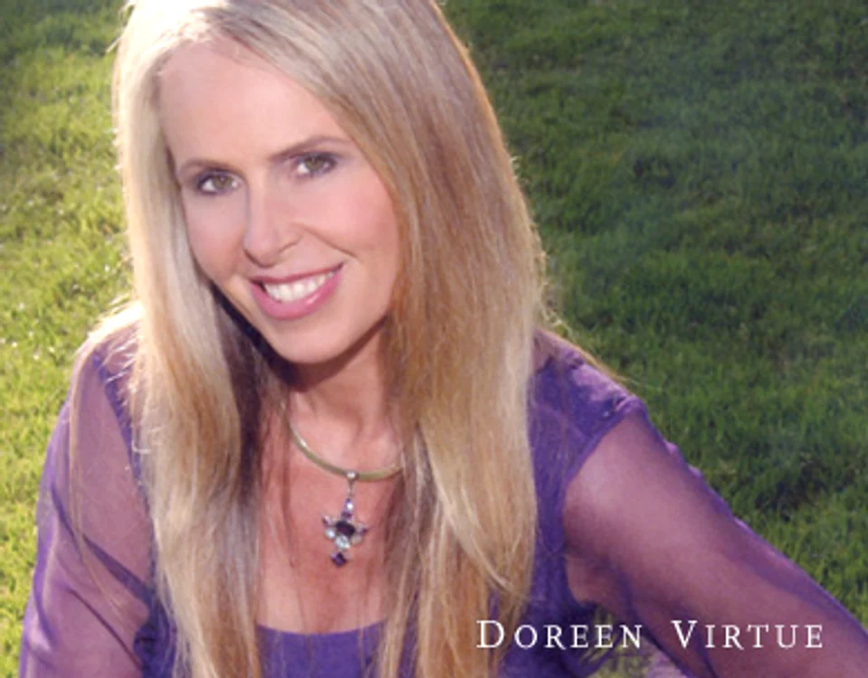 Doreen Virtue practică terapia de 18 ani