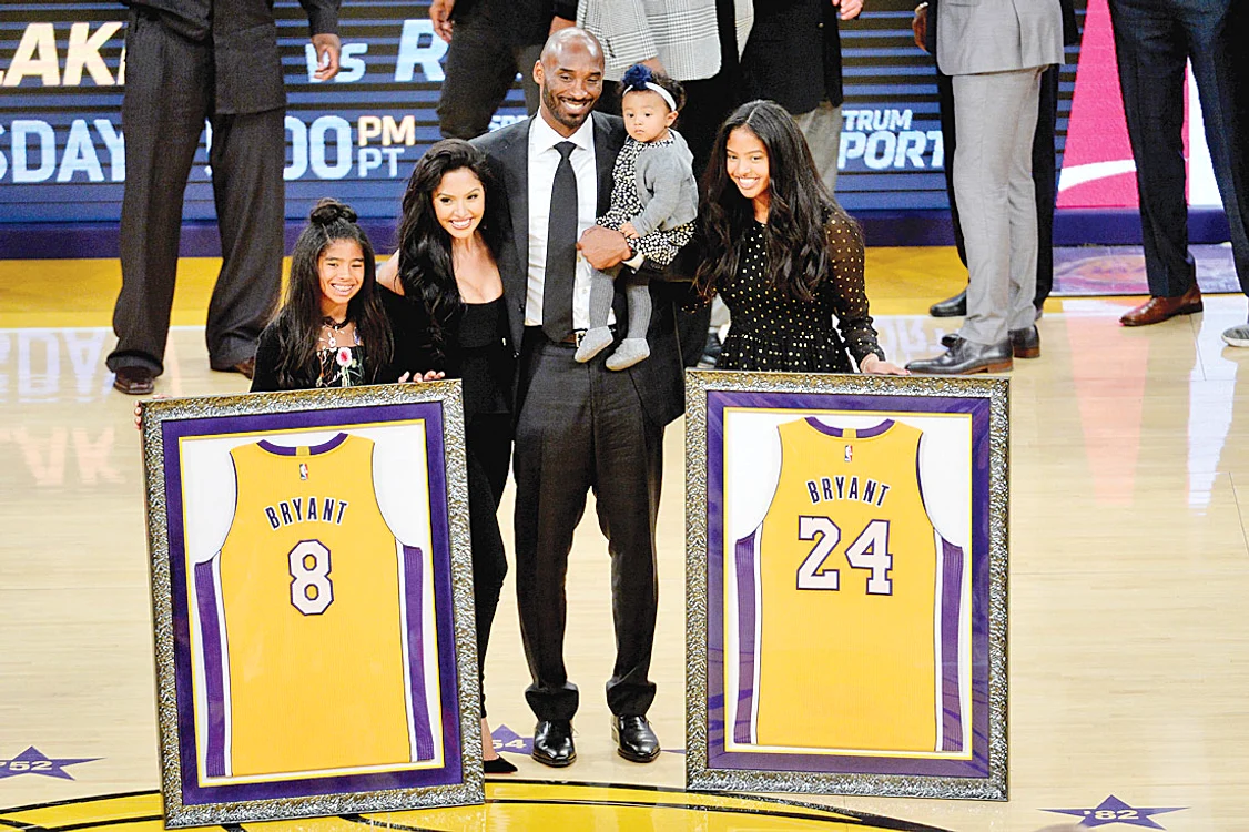 În 2017, alături de familie, la retragerea tricourilor de la Lakers