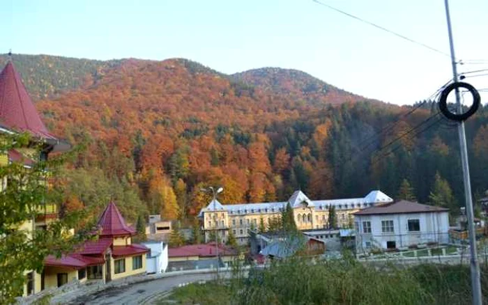 Campanie pentru
participarea tinerilor la viaţa comunităţii la Slănic Moldova FOTO Mircea Merticariu