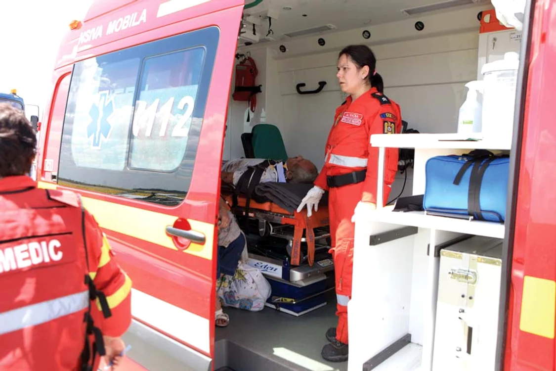 Medicii de la Ambulanţă şi SMURD au venit să ridice răniţii