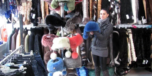 Preţul unei căciuli din blană de vulpe începe de la 250 de lei