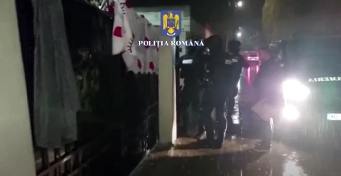 Percheziții in Mizil. Captură Video Poliția Română