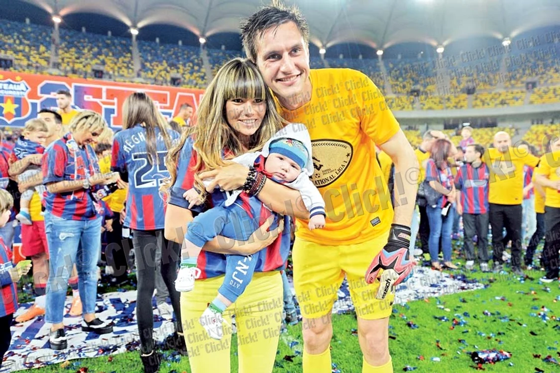 Ciprian Tătăruşanu şi Antoaneta, iubita lui, îşi prezintă cel mai preţios trofeu (Fotografii: Mihai Ionescu/ Blitz/ Mediafax)