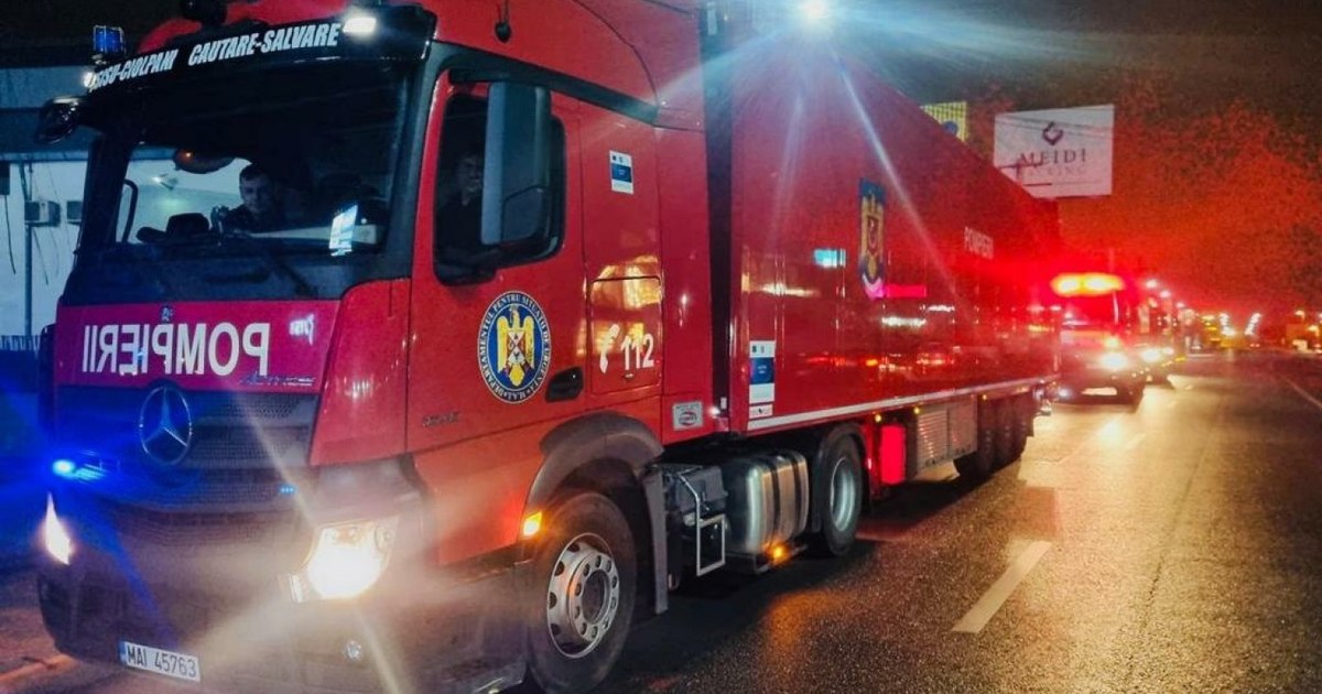 Autostrada A2 închisă temporar din cauza resturilor de animale, pompierii sunt la fața locului.