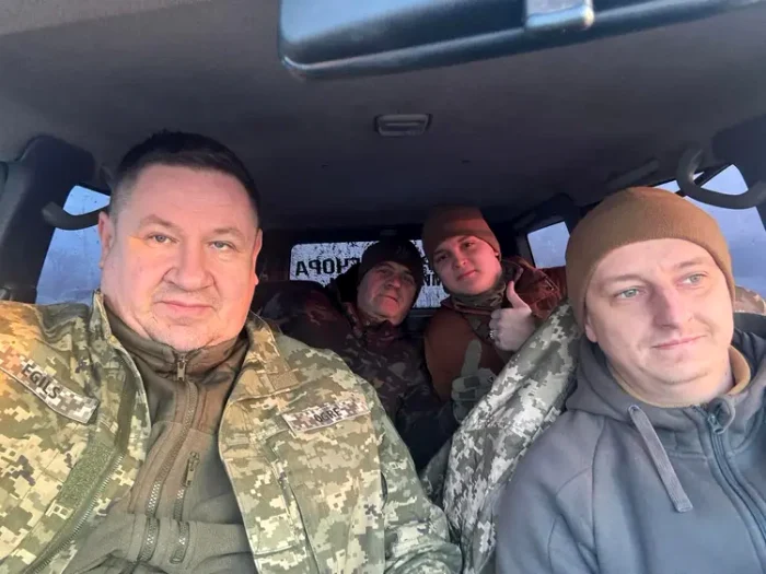 Primarul orașului leton Ogre, Egils Helmanis alături de soldați în Ucraina FOTO FACEBOOK