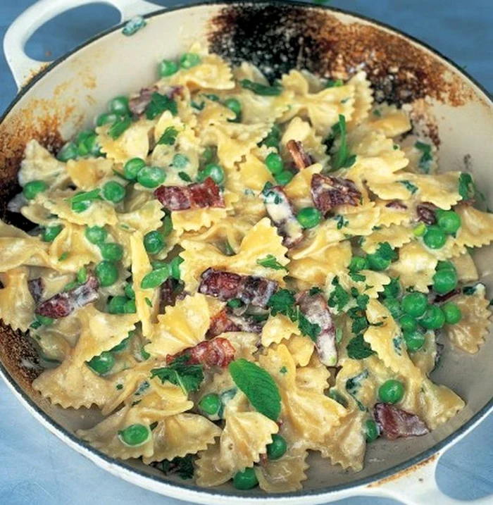 paste carbonara cu mazare jpeg