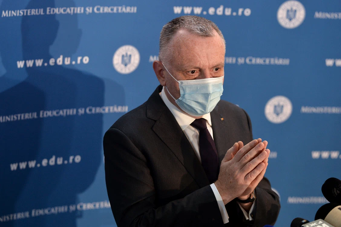 
    Ministrul Sorin Cîmpeanu ar vrea ca școlile  să se deschidă pe 8 februarie, însă totul  depinde de situația epidemiologică Foto: Mediafax  
