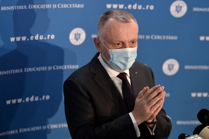 
    Ministrul Sorin Cîmpeanu ar vrea ca școlile  să se deschidă pe 8 februarie, însă totul  depinde de situația epidemiologică Foto: Mediafax  