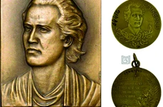 Portretele lui Mihai Eminescu în medalistica românească (© Muzeul Municipiului București)