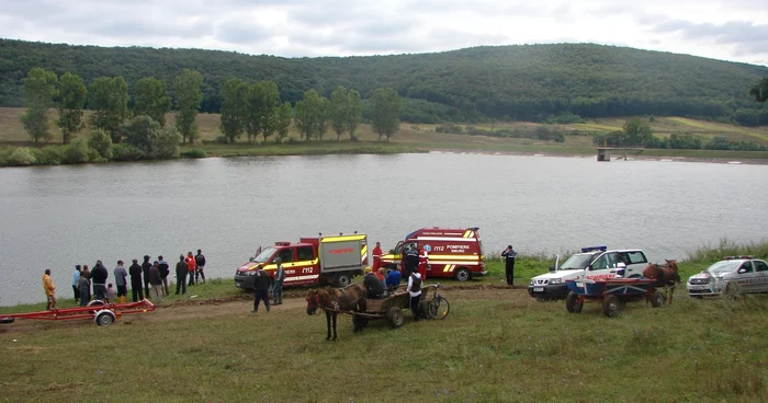 Bărbatul a vrut să facă o baie însă a pierit în apele lacului Corodeşti