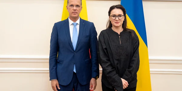 Ministrul Apărării, Ionuț Moșteanu și prim ministra Ucrainei, Yulia Svyrydenko foto facebook jpg
