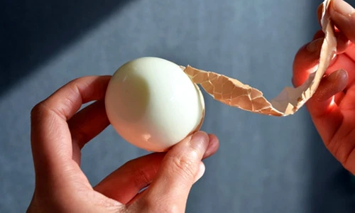 Cum decojeşti ouăle rapid  5 trucuri geniale!  jpeg