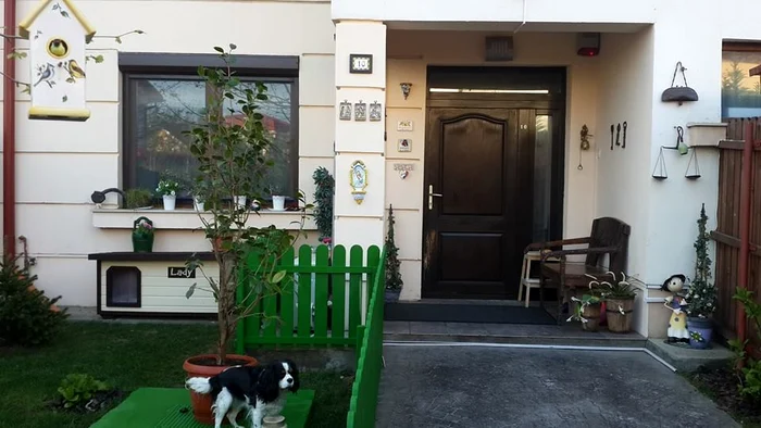 Buna dimineata de la fereastra mea! Sa fie soare in inimile voastre!, a scris vedeta pe FACEBOOK