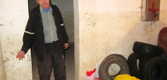 În adăpostul civil sunt depozitate vechiturile locatarilor