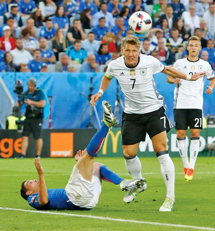 
    Schweinsteiger  a devenit neamţul  cu cele mai multe  meciuri jucate la  turneele finale  