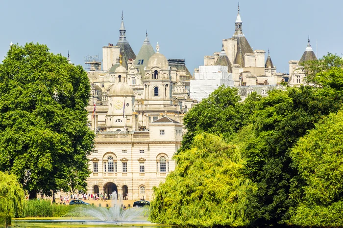 Grădina Palatului St. James este decorată mai mult cu arbuști