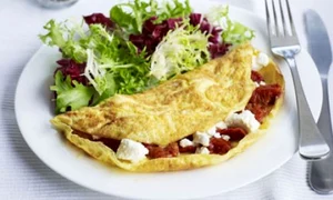 Omleta semi uscata cu branza feta si legume jpeg