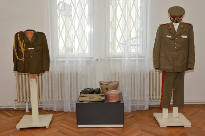 Uniforme ale soldaţilor care au participat la eliberarea Sălajului, expuse la Muzeul Judeţean FOTO Arhivă personală Marin Pop