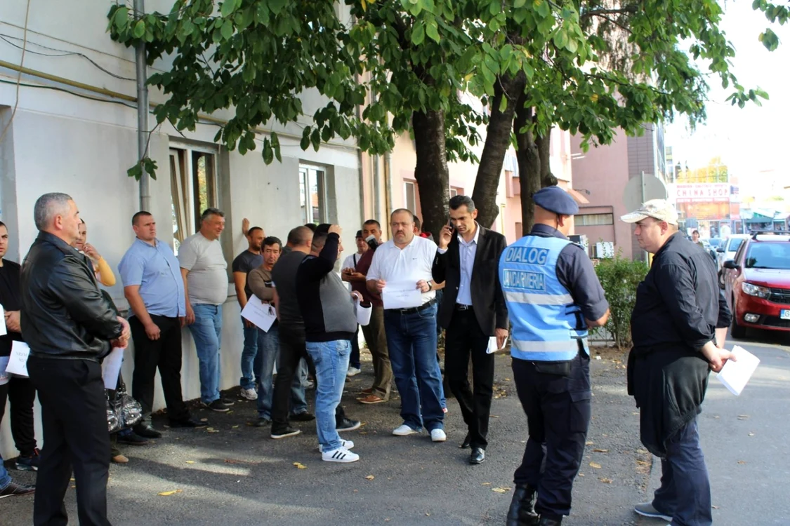 Poliţiştii cer acordarea normei de hrană