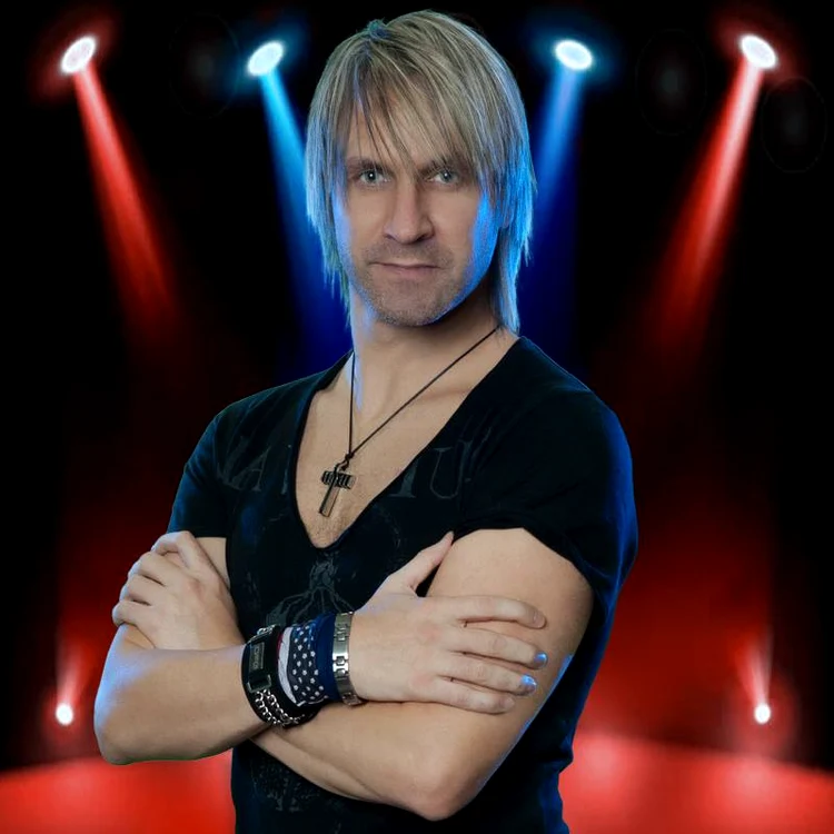 Alin Oprea (44 de ani)