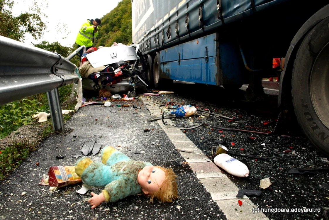 Impactul a fost fatal pentru şoferul maşinii. FOTO: ARHIVĂ. Daniel Guţă. ADEVĂRUL.