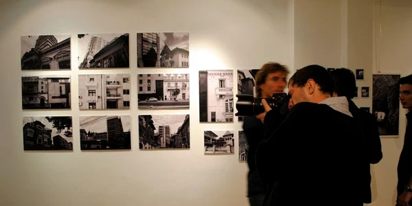 "Bucureştiul neiubit", în expoziţie la Paris