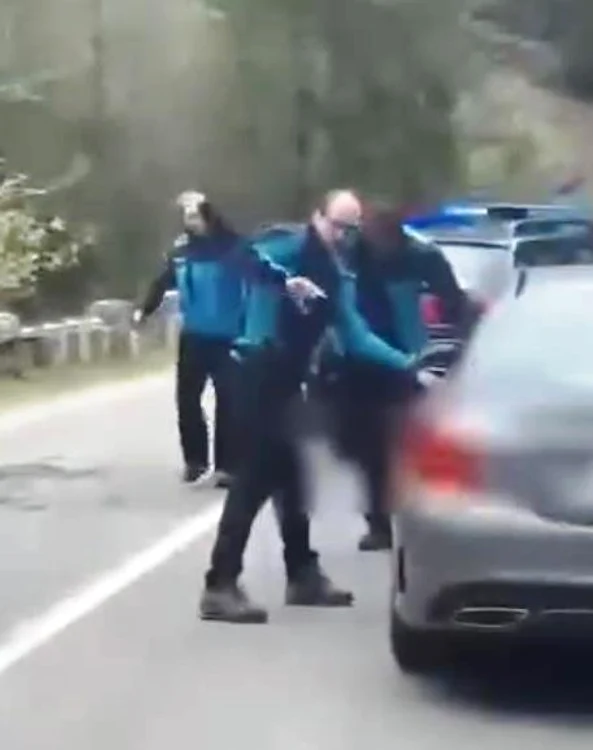 Polițiștii l-au urmărit cu mașina FOTO: Captură video
