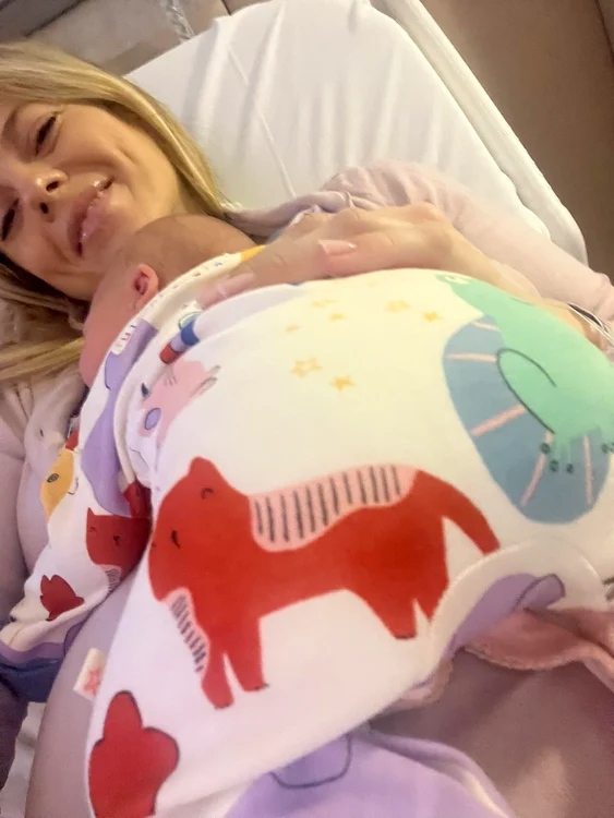 Roxana Hulpe, prima imagine cu fetița ei