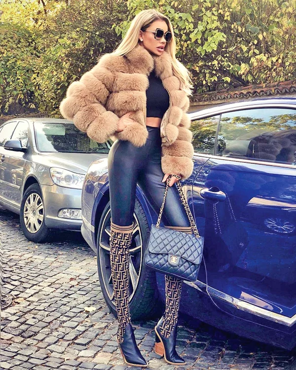 Ieri, Bianca a ieşit  la plimbare cu  cizmele Fendi de 1.600 de dolari