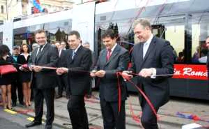 Inaugurarea primului tramvai Siemens din România, în aprilie 2008, la Oradea