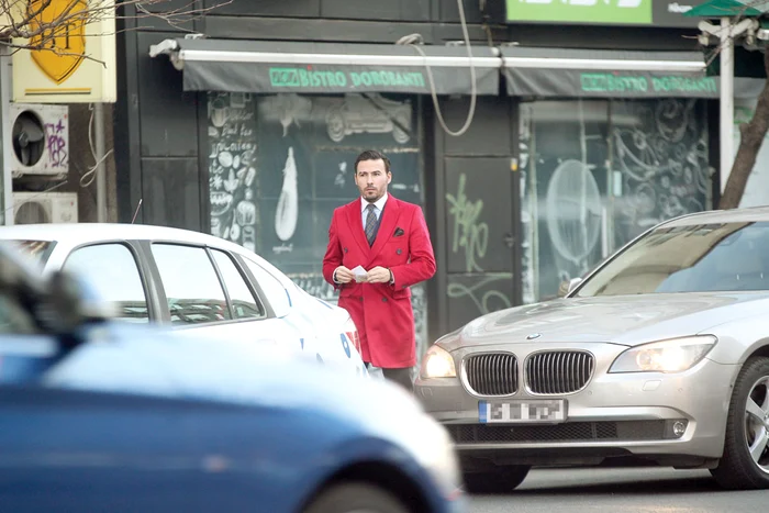 Adi Cristea şi-a rezolvat la bancă problemele financiare
