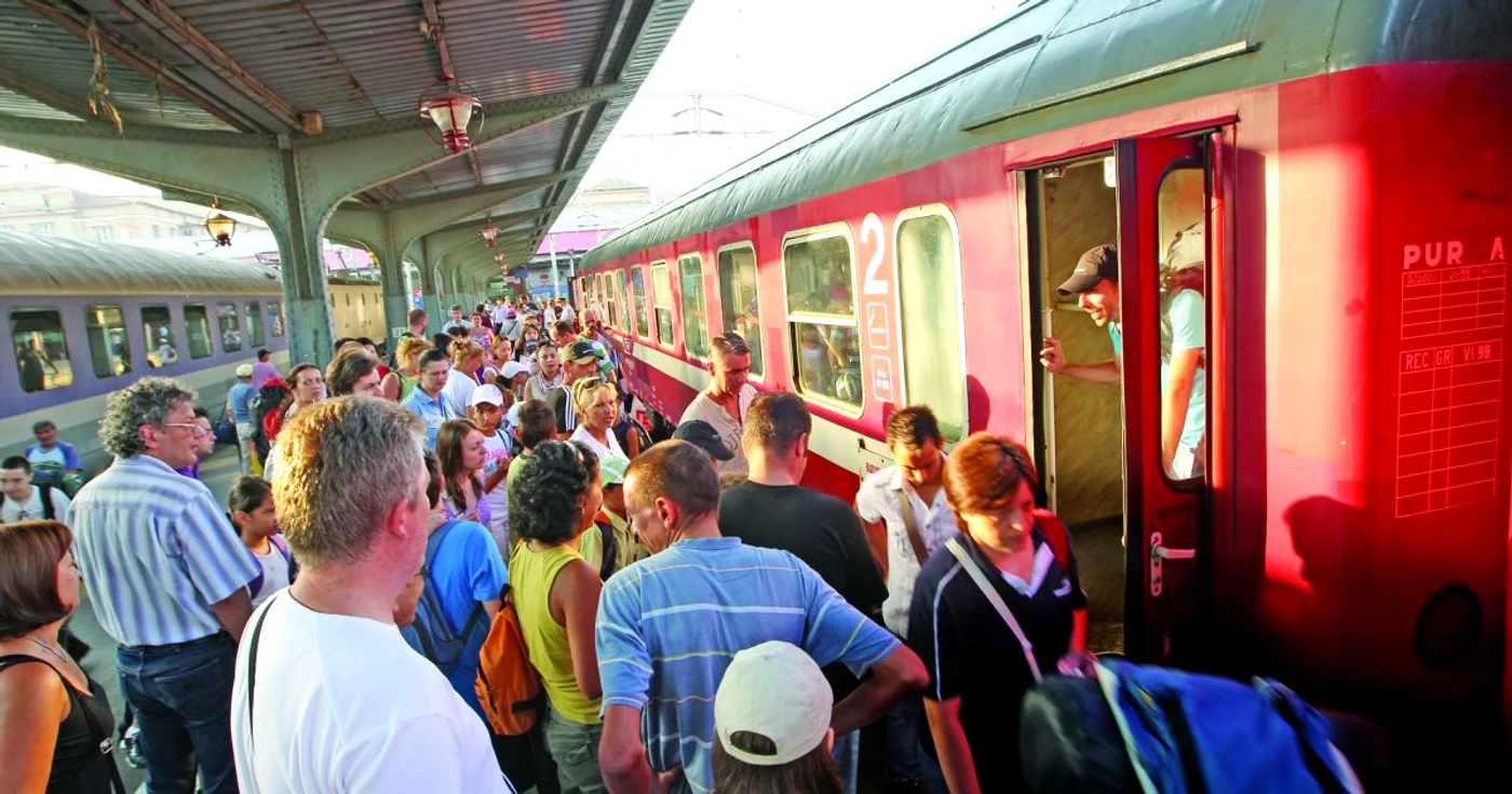 CFR Călători ar putea prelua din pasageri. Foto arhivă